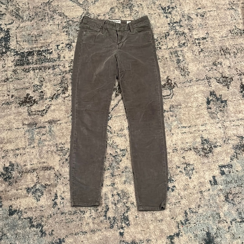 Green jeans looks gray in the pick